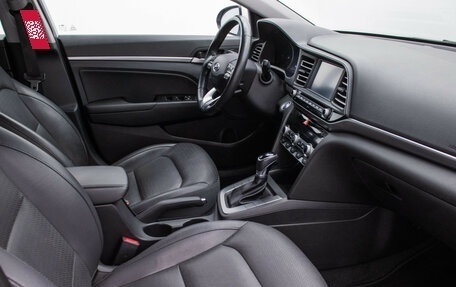 Hyundai Elantra VI рестайлинг, 2019 год, 1 860 000 рублей, 10 фотография