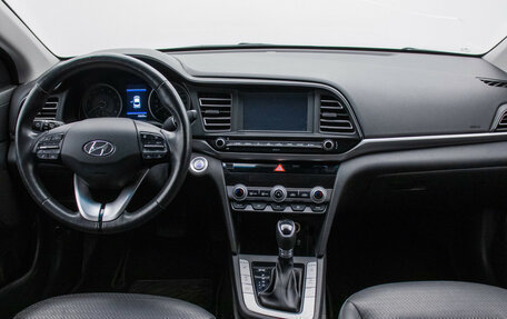 Hyundai Elantra VI рестайлинг, 2019 год, 1 860 000 рублей, 14 фотография