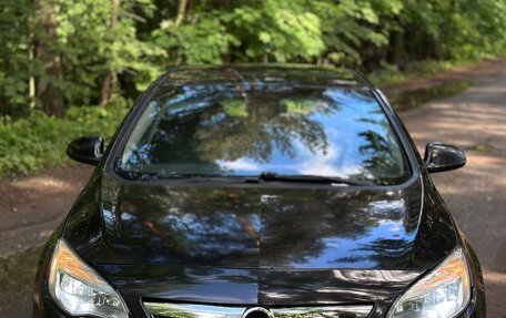 Opel Astra J, 2011 год, 585 000 рублей, 2 фотография
