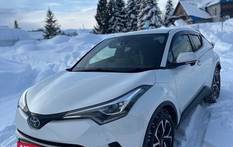 Toyota C-HR I рестайлинг, 2017 год, 1 800 000 рублей, 3 фотография