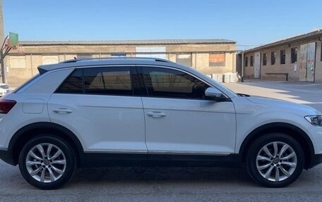 Volkswagen T-Roc I, 2021 год, 2 350 000 рублей, 3 фотография