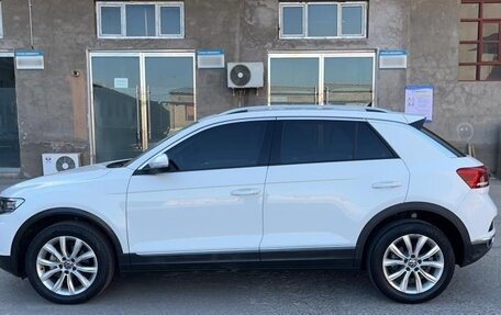 Volkswagen T-Roc I, 2021 год, 2 350 000 рублей, 6 фотография