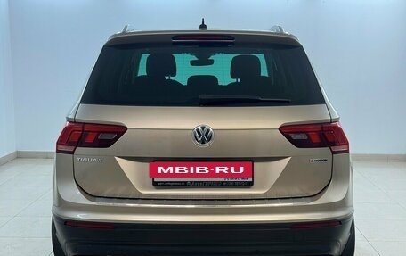 Volkswagen Tiguan II, 2018 год, 2 250 000 рублей, 3 фотография