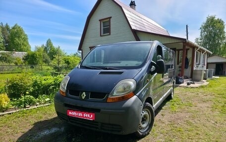 Renault Trafic, 2002 год, 649 999 рублей, 1 фотография