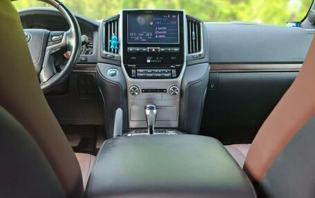 Toyota Land Cruiser 200, 2020 год, 9 300 000 рублей, 28 фотография