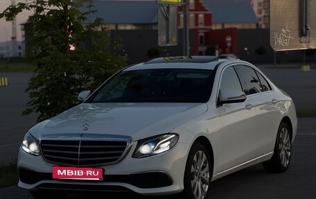 Mercedes-Benz E-Класс, 2019 год, 2 650 000 рублей, 3 фотография