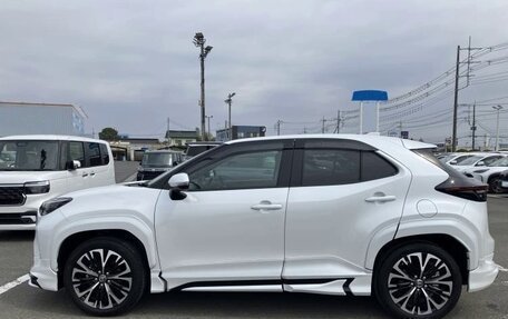 Toyota Yaris Cross, 2022 год, 1 493 000 рублей, 3 фотография