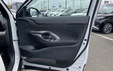 Toyota Yaris Cross, 2022 год, 1 493 000 рублей, 15 фотография