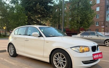 BMW 1 серия, 2011 год, 900 000 рублей, 3 фотография
