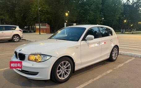 BMW 1 серия, 2011 год, 900 000 рублей, 2 фотография