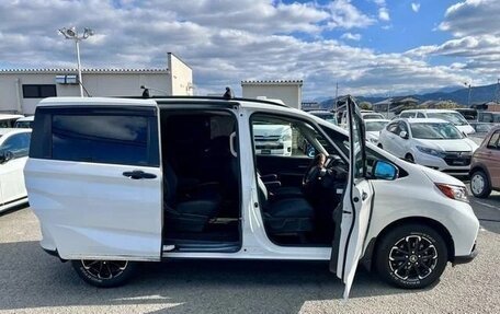 Honda Freed II, 2022 год, 1 492 000 рублей, 7 фотография
