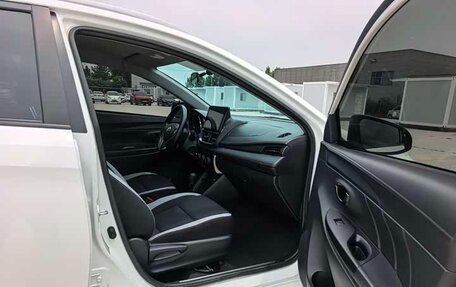 Toyota Yaris XP150 рестайлинг, 2022 год, 910 000 рублей, 8 фотография