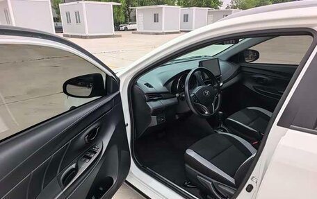 Toyota Yaris XP150 рестайлинг, 2022 год, 910 000 рублей, 9 фотография
