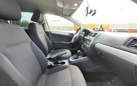 Volkswagen Jetta VI, 2011 год, 890 000 рублей, 11 фотография