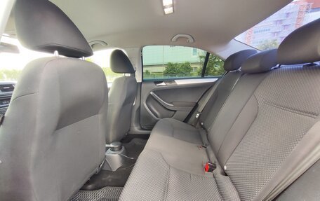 Volkswagen Jetta VI, 2011 год, 890 000 рублей, 12 фотография