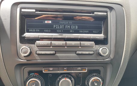 Volkswagen Jetta VI, 2011 год, 890 000 рублей, 20 фотография