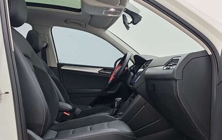 Volkswagen Tiguan II, 2021 год, 1 915 009 рублей, 10 фотография