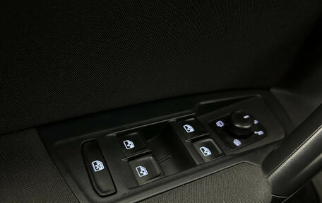Volkswagen Tiguan II, 2019 год, 2 690 000 рублей, 19 фотография