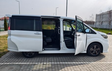 Honda Stepwgn IV, 2019 год, 2 400 000 рублей, 8 фотография