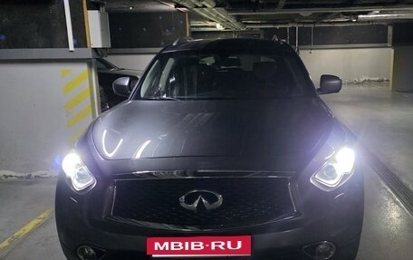 Infiniti QX70, 2016 год, 2 690 000 рублей, 22 фотография