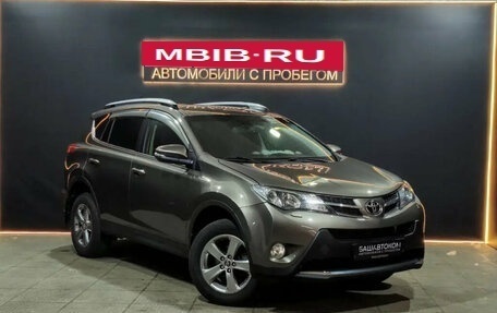 Toyota RAV4, 2015 год, 2 319 000 рублей, 3 фотография