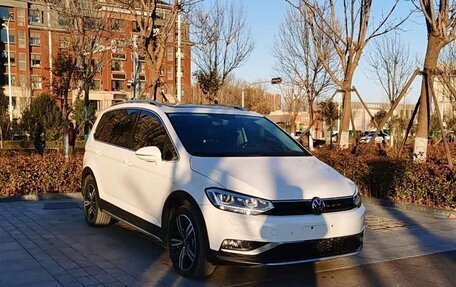 Volkswagen Touran III, 2022 год, 1 490 004 рублей, 3 фотография