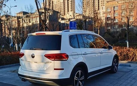 Volkswagen Touran III, 2022 год, 1 490 004 рублей, 4 фотография