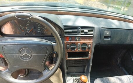 Mercedes-Benz C-Класс, 1994 год, 450 000 рублей, 6 фотография