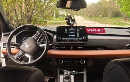 Mitsubishi Outlander, 2023 год, 4 750 000 рублей, 4 фотография