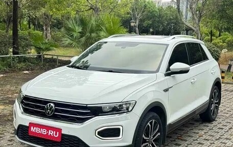 Volkswagen T-Roc I, 2023 год, 1 990 003 рублей, 1 фотография