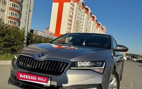 Skoda Superb III рестайлинг, 2021 год, 2 400 000 рублей, 2 фотография