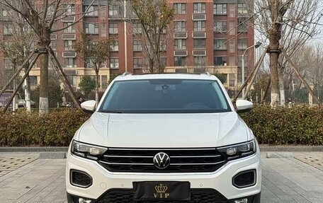 Volkswagen T-Roc I, 2022 год, 1 520 000 рублей, 2 фотография