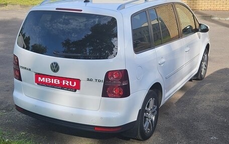 Volkswagen Touran III, 2010 год, 1 200 000 рублей, 2 фотография