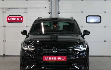 Volkswagen Tiguan II, 2021 год, 5 700 000 рублей, 2 фотография