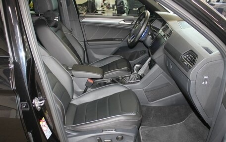 Volkswagen Tiguan II, 2021 год, 5 700 000 рублей, 16 фотография