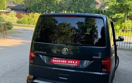 Volkswagen Caravelle T6 рестайлинг, 2021 год, 4 500 000 рублей, 4 фотография