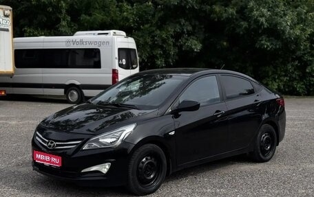 Hyundai Solaris II рестайлинг, 2015 год, 650 000 рублей, 1 фотография