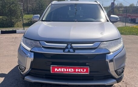 Mitsubishi Outlander III рестайлинг 3, 2016 год, 1 620 000 рублей, 1 фотография