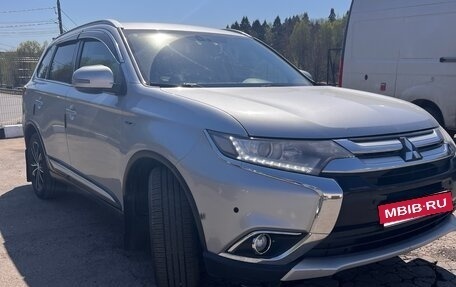Mitsubishi Outlander III рестайлинг 3, 2016 год, 1 620 000 рублей, 2 фотография