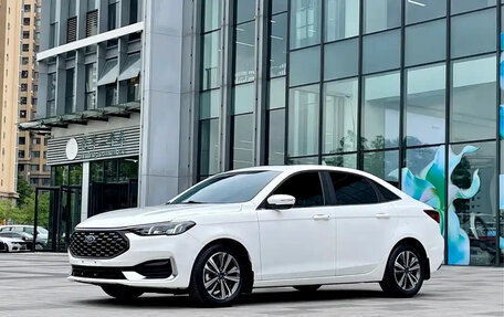 Ford Escort, 2022 год, 992 913 рублей, 2 фотография