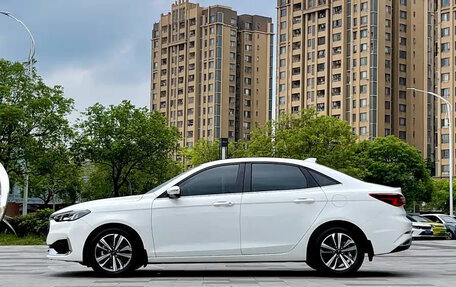 Ford Escort, 2022 год, 992 913 рублей, 7 фотография