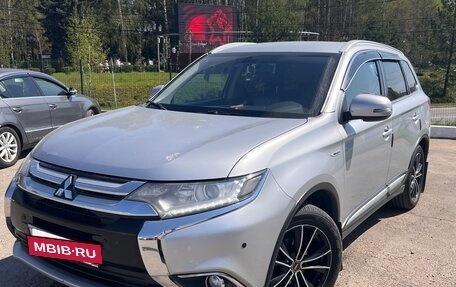 Mitsubishi Outlander III рестайлинг 3, 2016 год, 1 620 000 рублей, 3 фотография