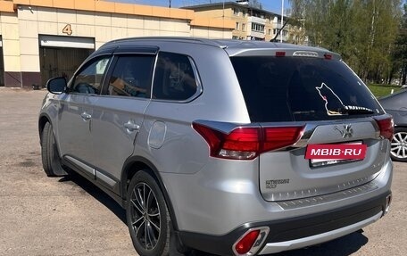 Mitsubishi Outlander III рестайлинг 3, 2016 год, 1 620 000 рублей, 6 фотография