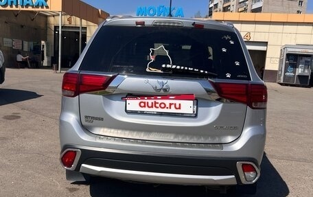 Mitsubishi Outlander III рестайлинг 3, 2016 год, 1 620 000 рублей, 4 фотография