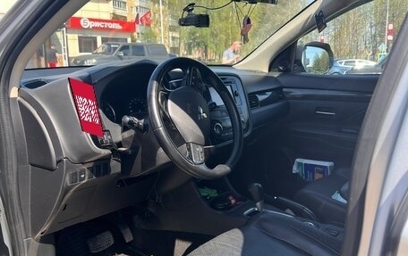 Mitsubishi Outlander III рестайлинг 3, 2016 год, 1 620 000 рублей, 7 фотография