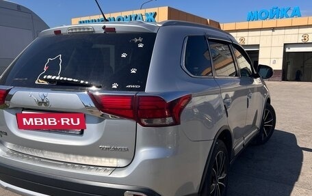 Mitsubishi Outlander III рестайлинг 3, 2016 год, 1 620 000 рублей, 5 фотография