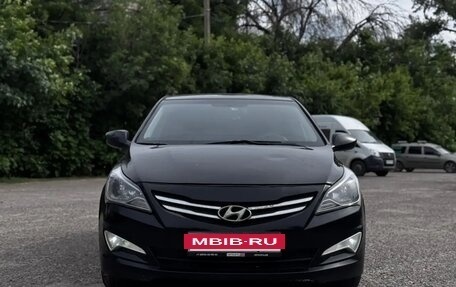 Hyundai Solaris II рестайлинг, 2015 год, 650 000 рублей, 2 фотография