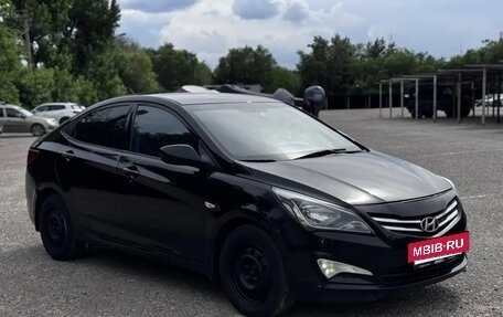 Hyundai Solaris II рестайлинг, 2015 год, 650 000 рублей, 3 фотография