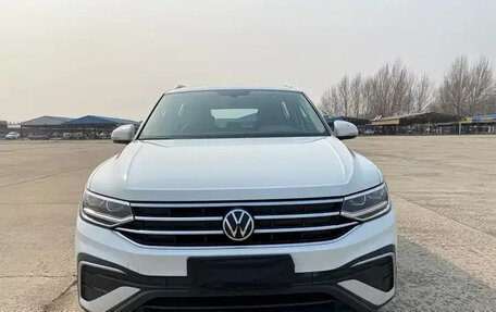 Volkswagen Tiguan II, 2022 год, 2 150 000 рублей, 2 фотография