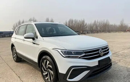 Volkswagen Tiguan II, 2022 год, 2 150 000 рублей, 3 фотография